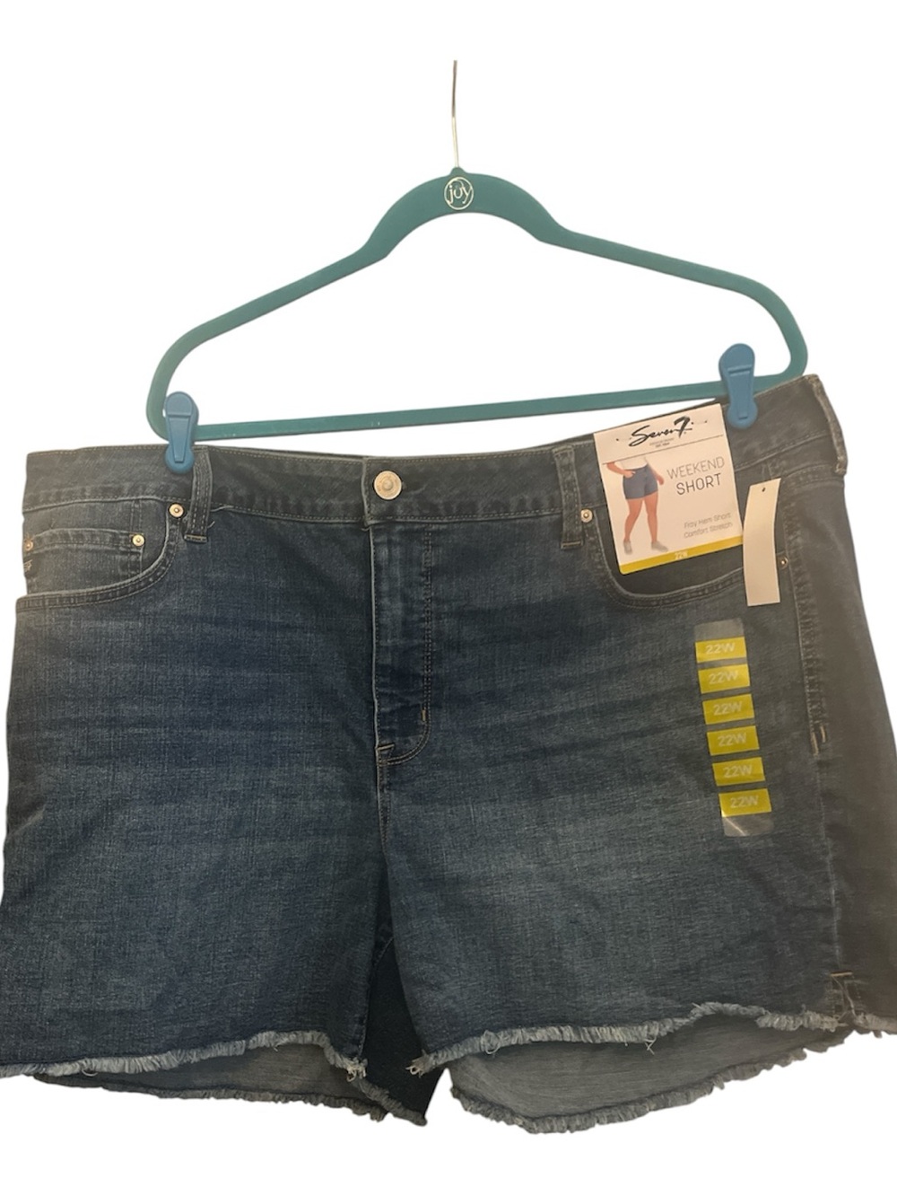 Seven7 women’s NWT  Frayed Hem Weekend Denim Shorts